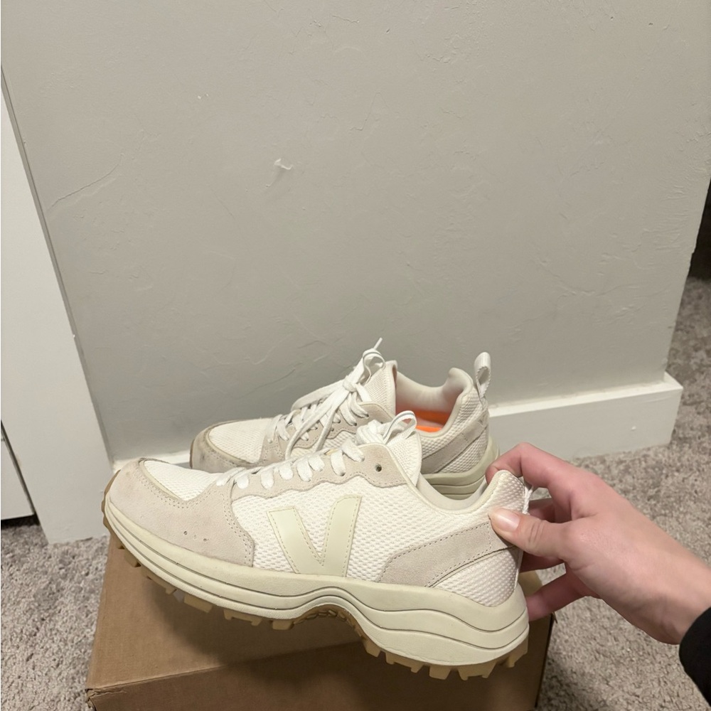 Veja Venturi Alveomesh White/Natural 39
